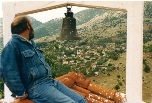 Για ποιόν κτυπάει η καμπάνα; Για τον μεγαλοπεριβολάρη ;..για τον...αμαρτωλό...ή και για τουσ δυό;