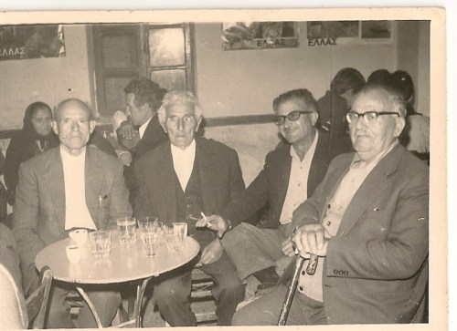 Τότε που το νερό ήταν ...νεράκι !!! Τώρα που το νερό περισσεύει....δεν φτάνει!!! Α ρε μαγκούρα 