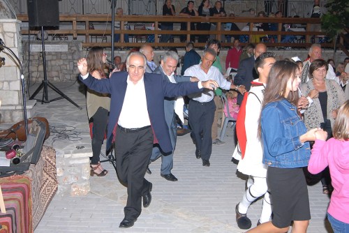 Ο κ. Ηρώδης Μητσόπουλος πάντα αρωγός στην προσπάθεια του χορευτικού μας